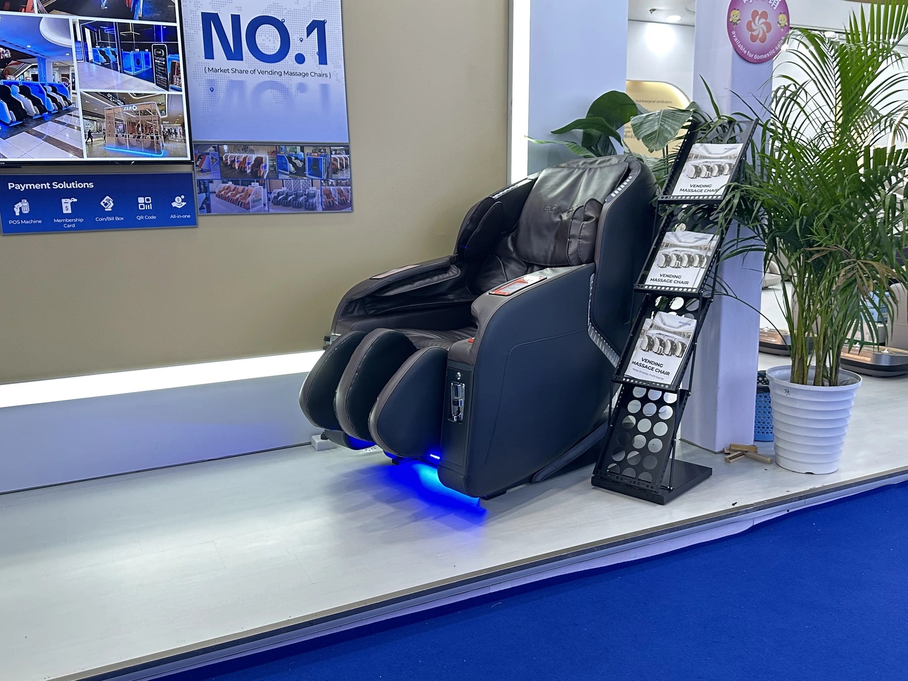 Bosscare commercial massage chair displayed at exhibition for business and project buyers